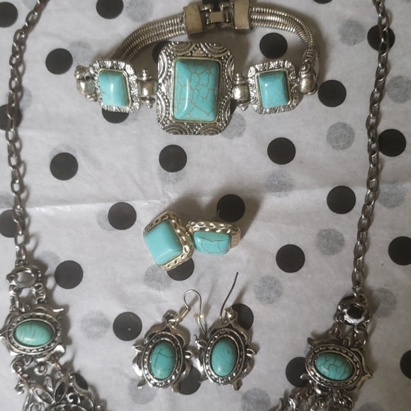 Light blue and silver necklace set - Picture 2 of 4